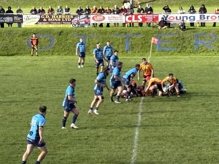 Joel Raikes sets his Pontypridd backs on a run